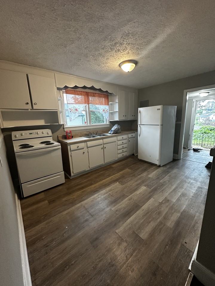 116 Park St - Photo 5 of 9