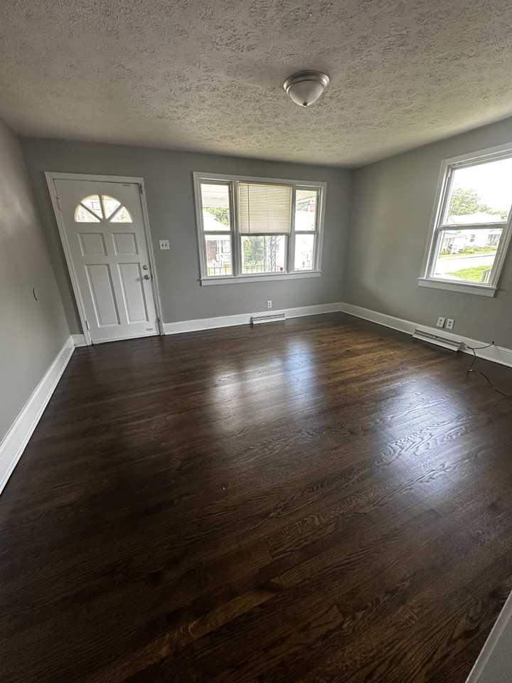 116 Park St - Photo 6 of 9