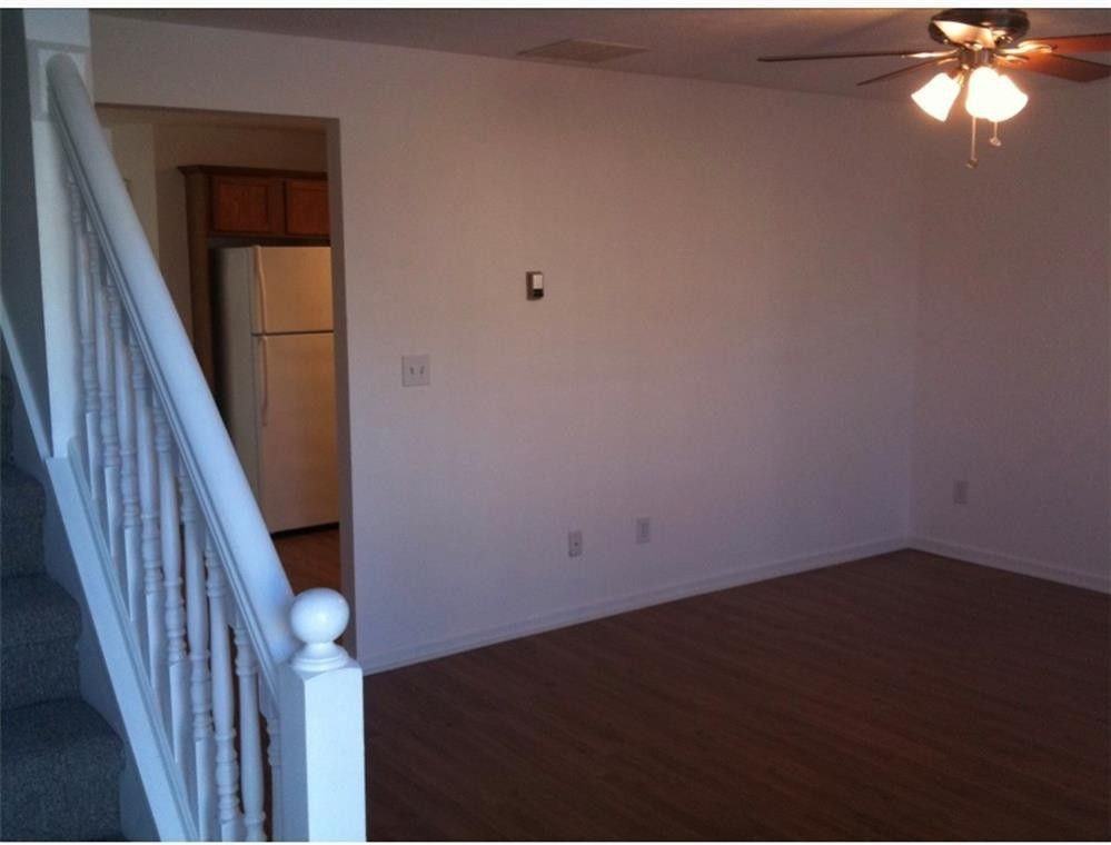 400 Rosehip Ln #B - Photo 3 of 8