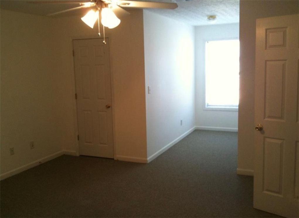 400 Rosehip Ln #B - Photo 4 of 8