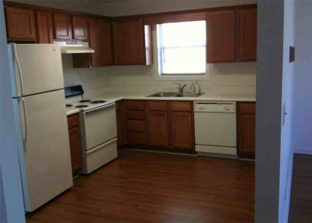400 Rosehip Ln #B - Photo 5 of 8