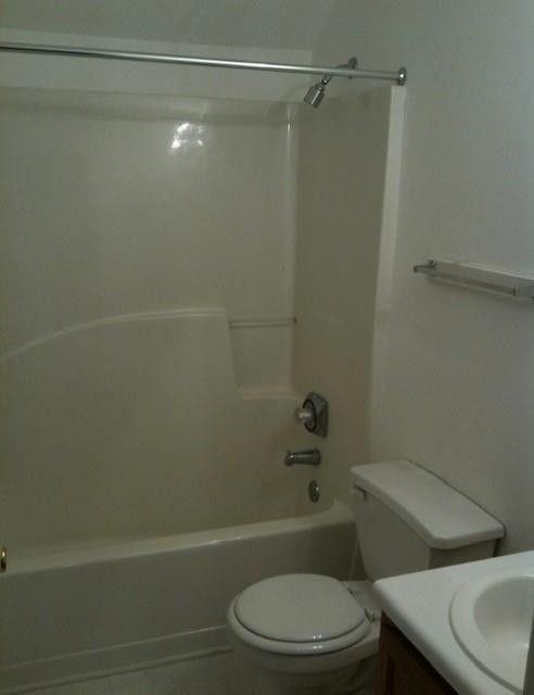 400 Rosehip Ln #B - Photo 6 of 8