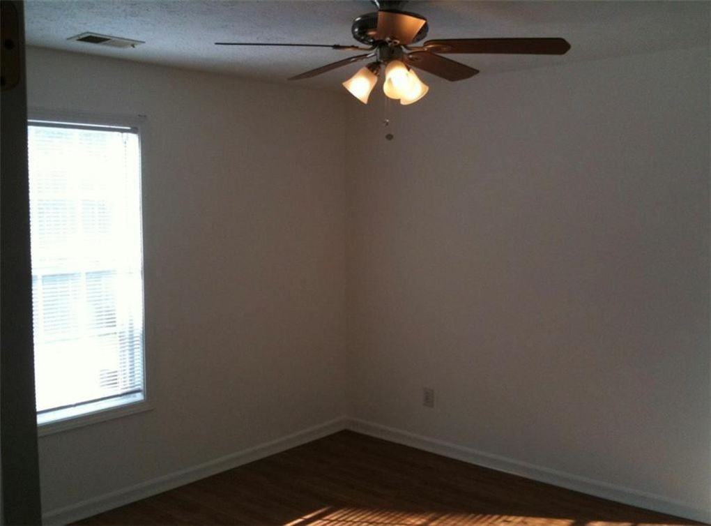 400 Rosehip Ln #B - Photo 7 of 8