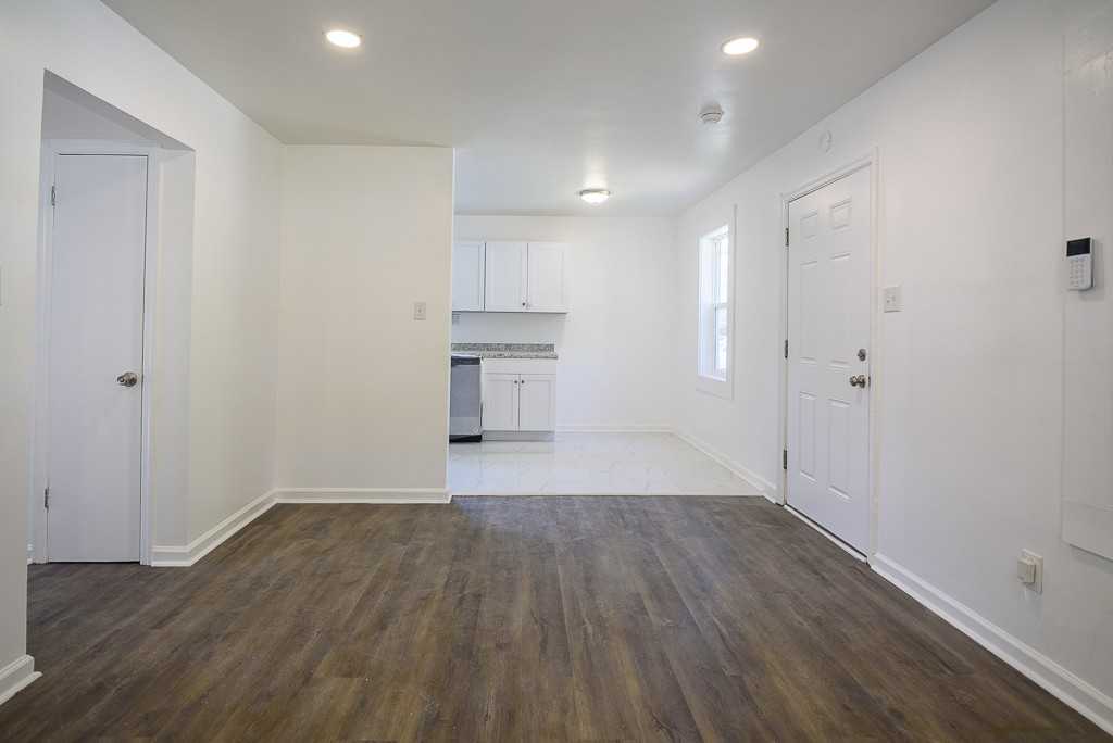 1701 N Linwood Ave - Photo 6 of 11