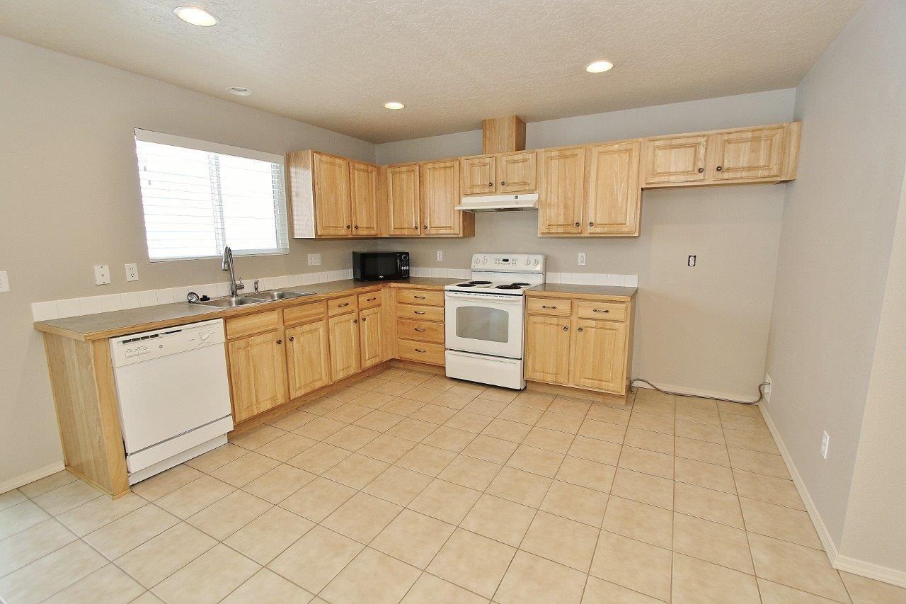 6613 S Covewood Way - Photo 3 of 22