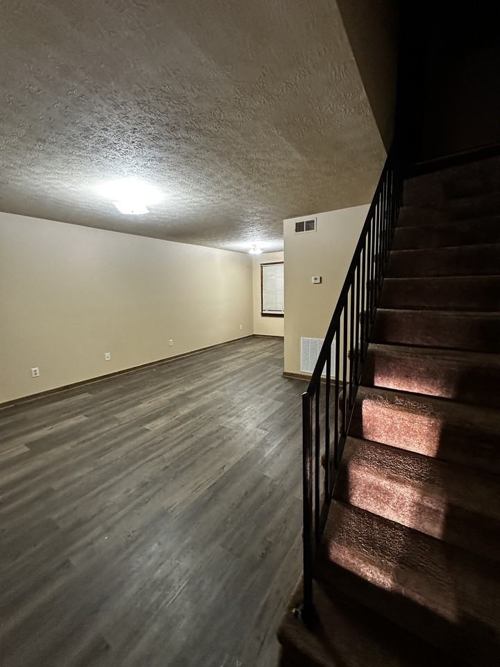 89 Meadow Green Dr #11 - Photo 5 of 9