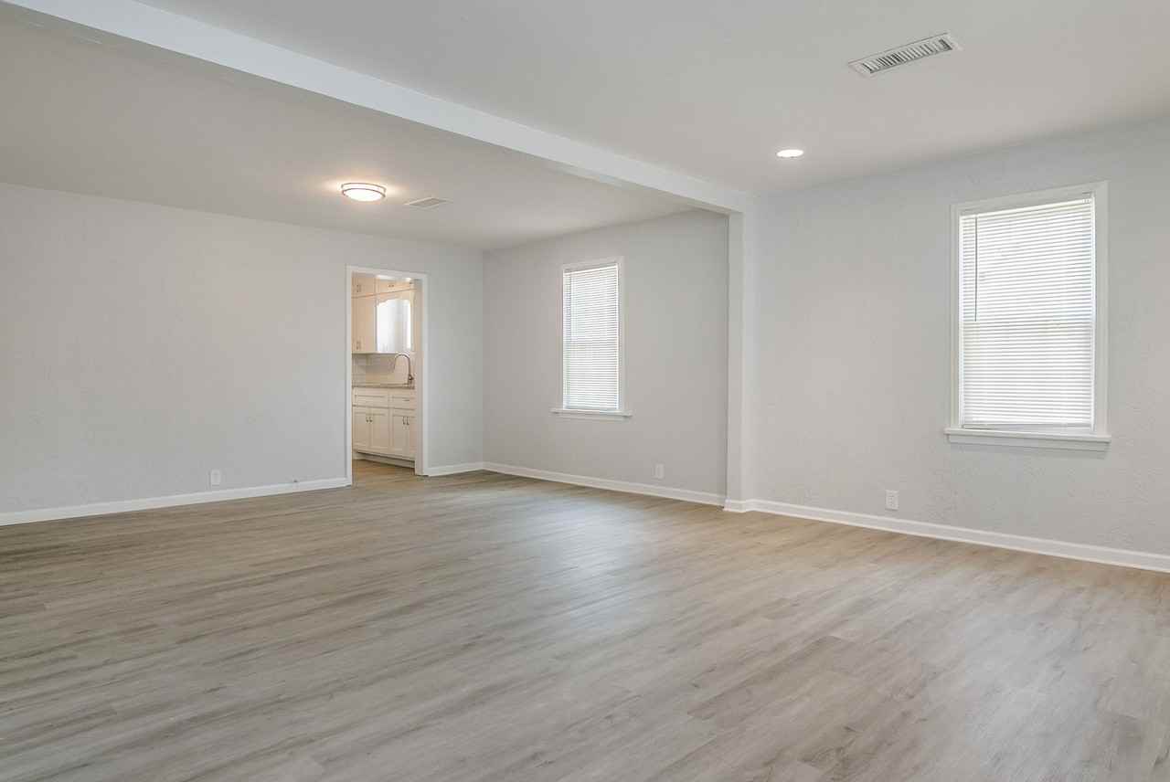4241 Sw 13th Ave - Photo 3 of 13