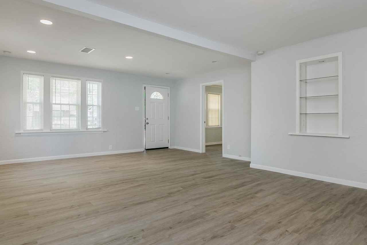 4241 Sw 13th Ave - Photo 4 of 13