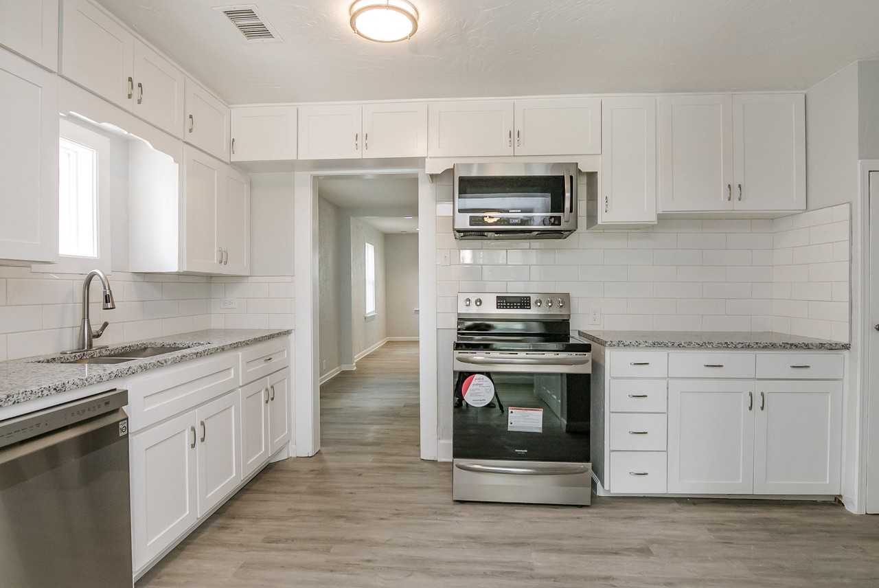 4241 Sw 13th Ave - Photo 5 of 13