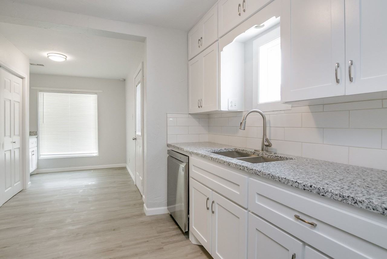 4241 Sw 13th Ave - Photo 7 of 13