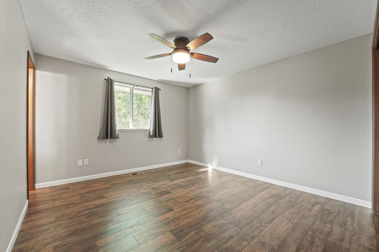 422 E Saint Thomas Moore Way - Photo 4 of 42