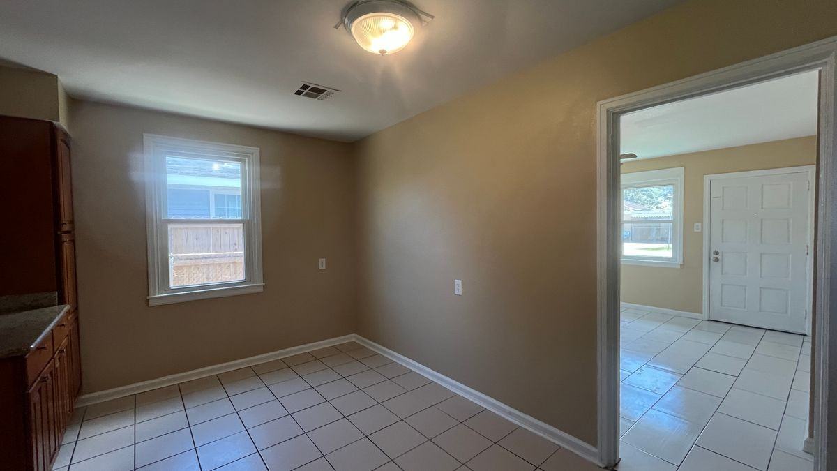 7528 Saint Anthony St - Photo 4 of 14