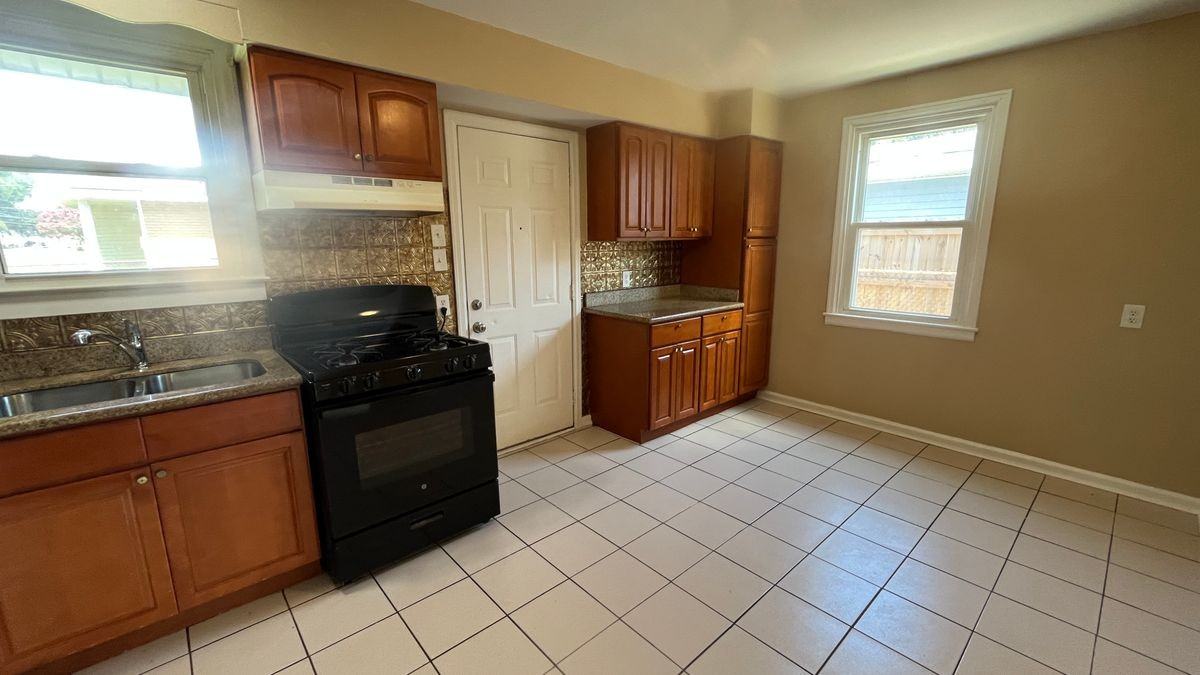 7528 Saint Anthony St - Photo 5 of 14