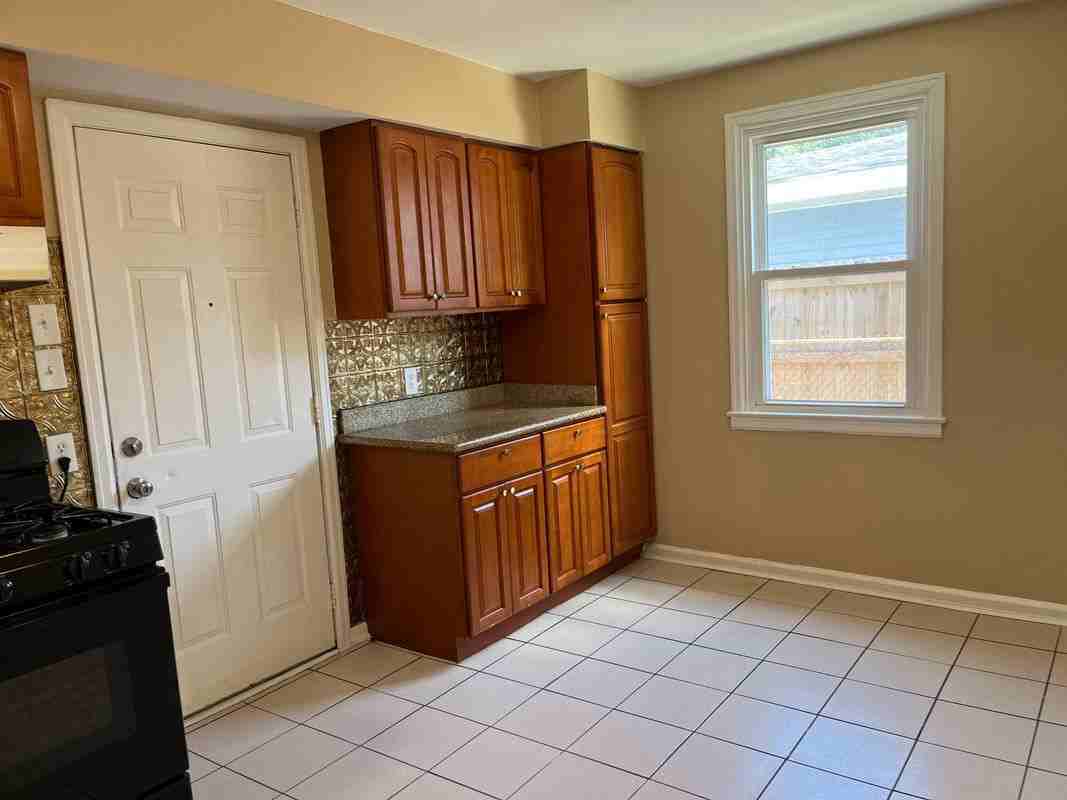 7528 Saint Anthony St - Photo 6 of 14