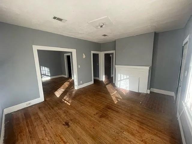 350 Vardaman St - Photo 3 of 11
