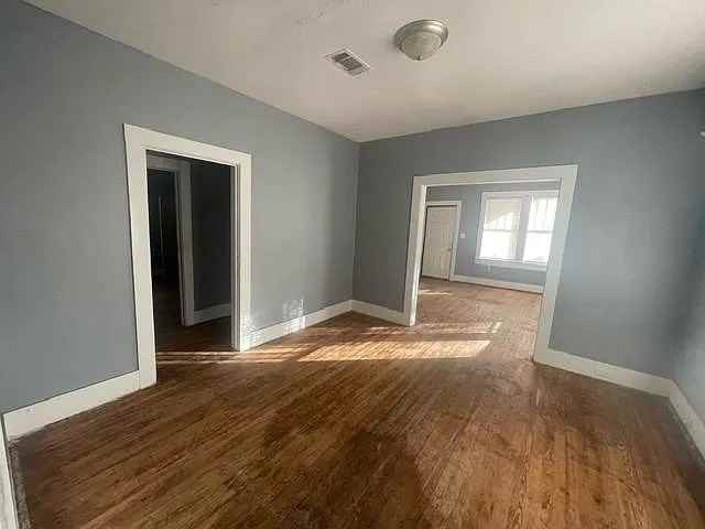 350 Vardaman St - Photo 4 of 11