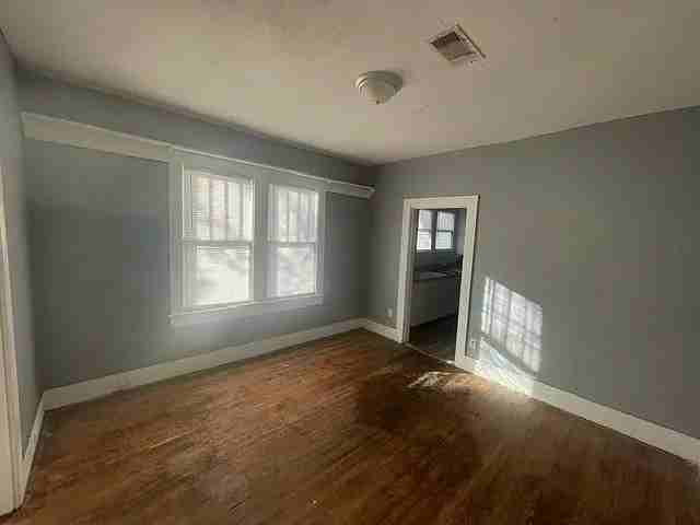 350 Vardaman St - Photo 7 of 11