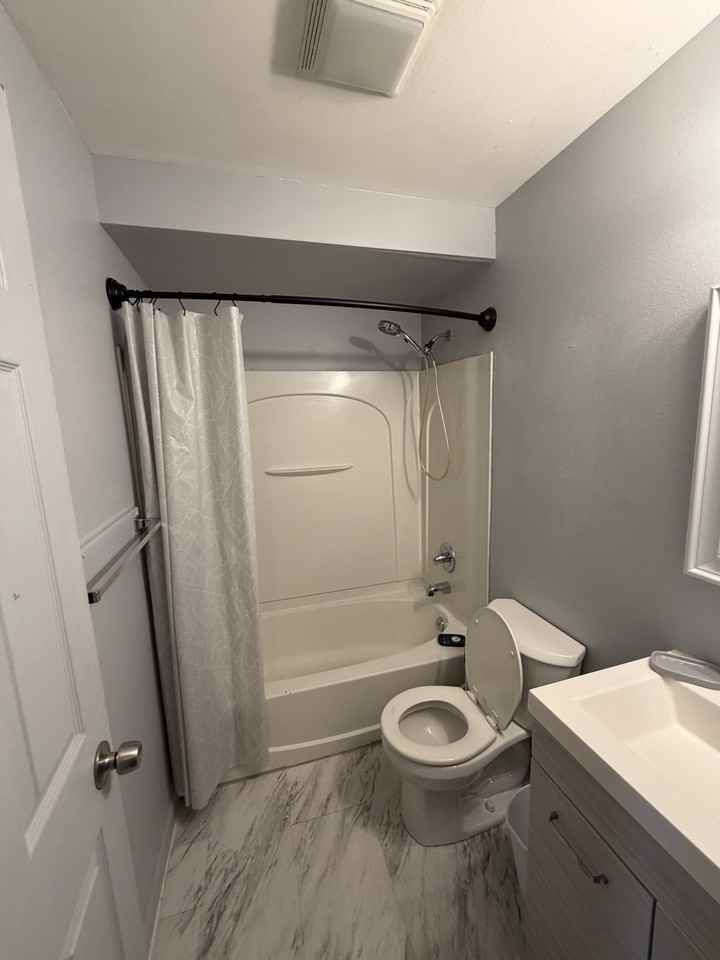 4321 Thompson Ave #5 - Photo 2 of 5