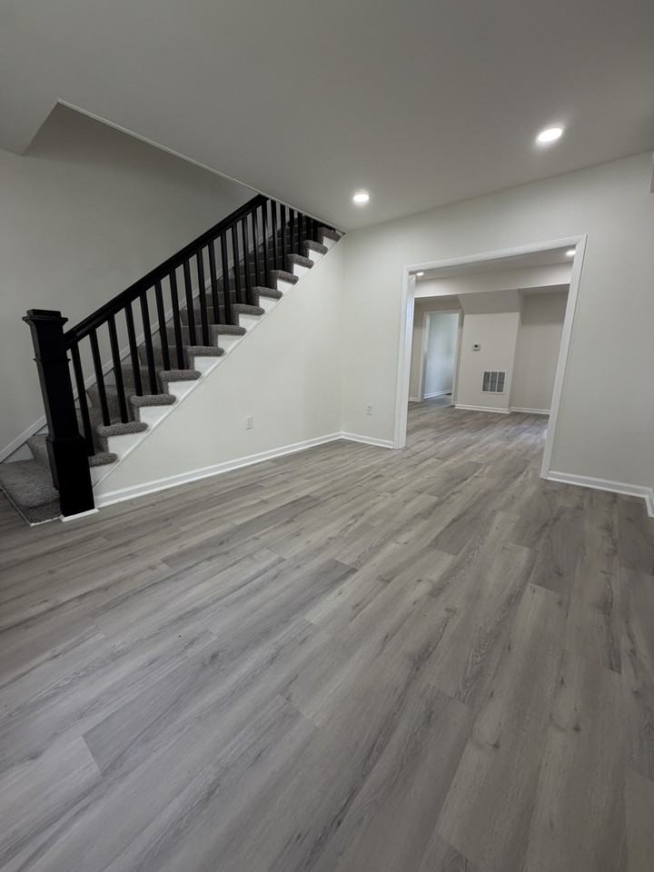 6769 Woodley Rd - Photo 5 of 17