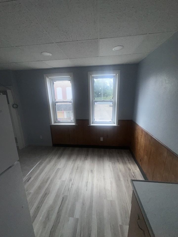 204 W Washington St #2 - Photo 5 of 7