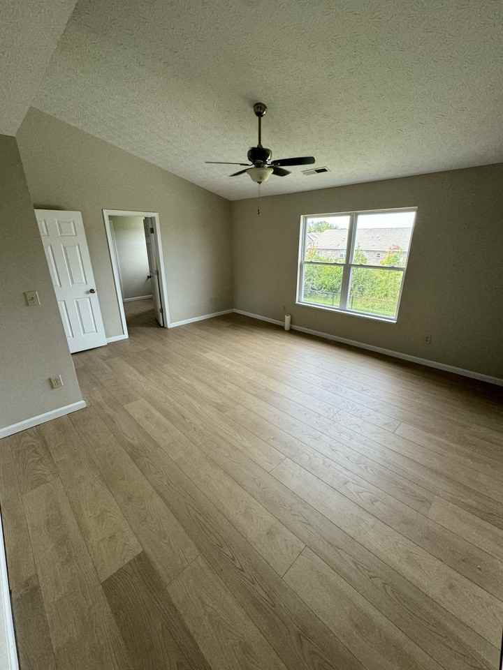 884 Quillen Ct - Photo 2 of 17