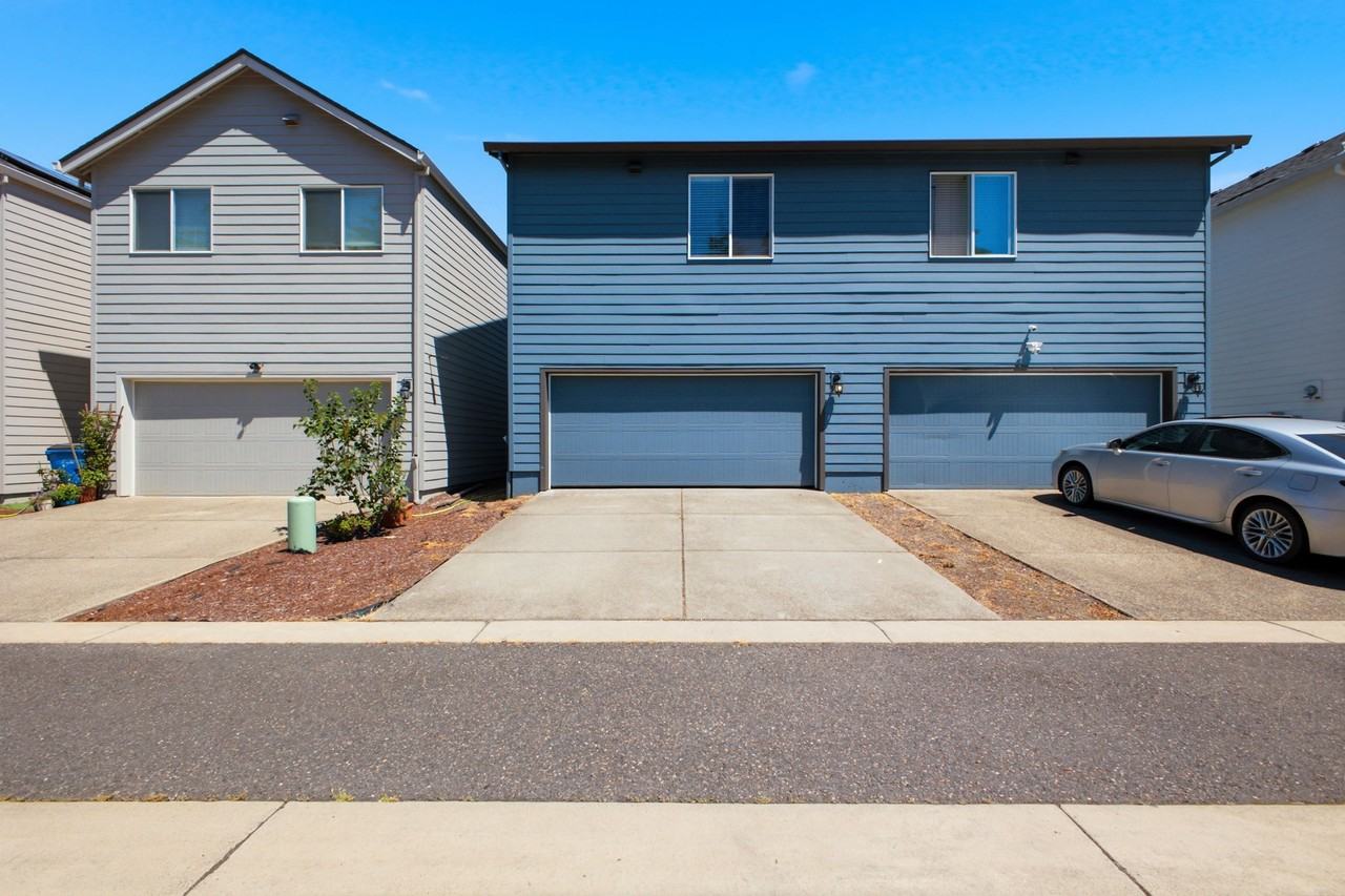 744 Ne 138th Pl - Photo 3 of 17