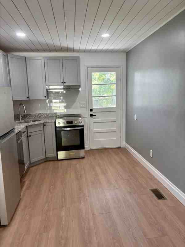901 Winchester Hwy - Photo 6 of 16