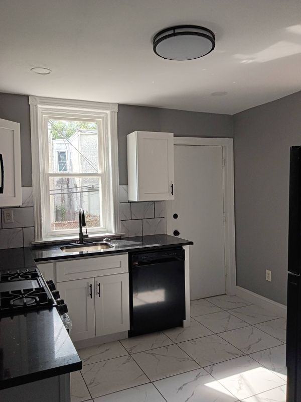 6334 N Woodstock St - Photo 5 of 11