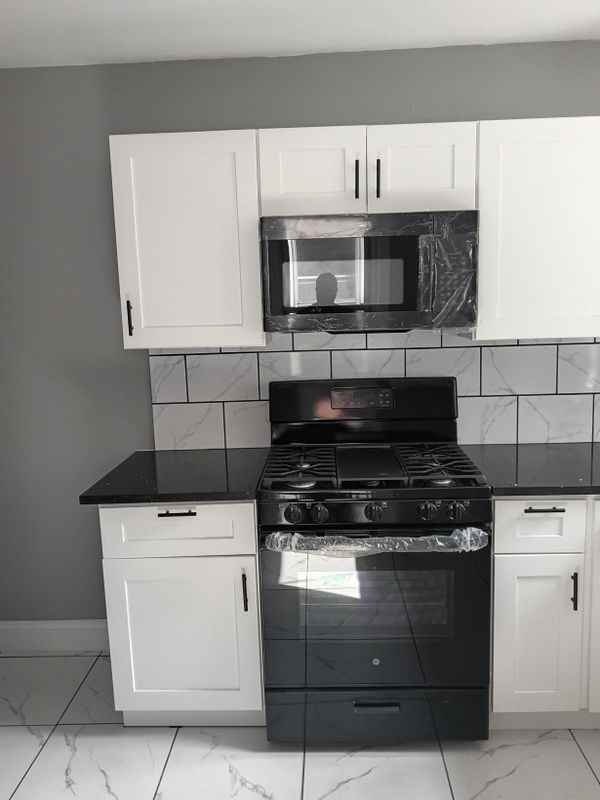 6334 N Woodstock St - Photo 6 of 11