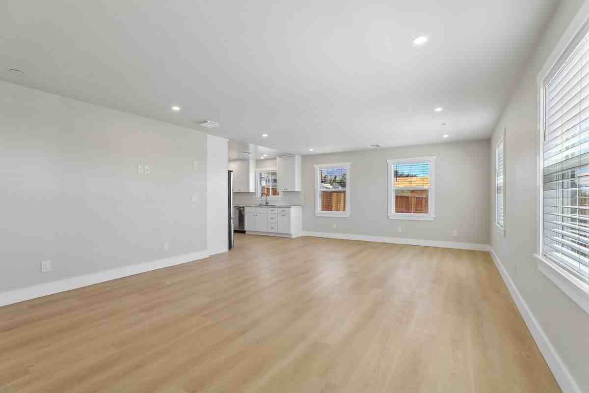 19 E Pine St - Photo 4 of 22