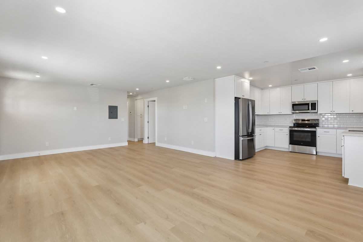 19 E Pine St - Photo 6 of 22