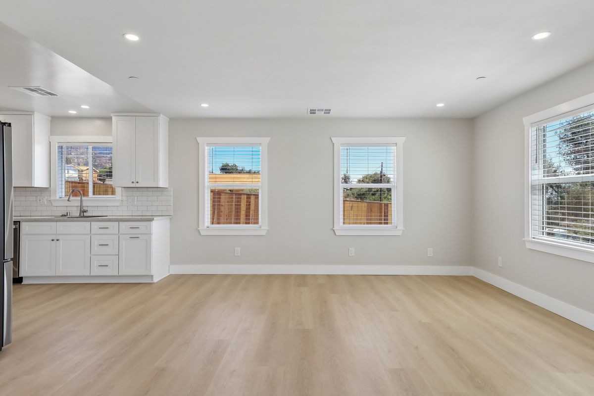 19 E Pine St - Photo 7 of 22