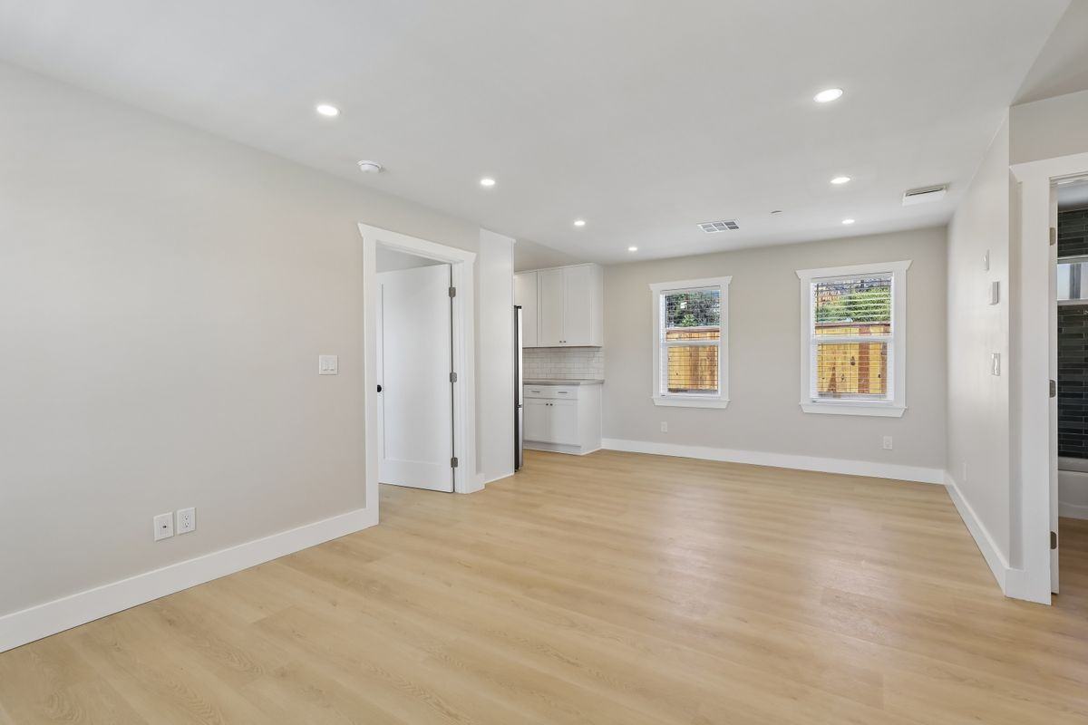 23 E Pine St - Photo 5 of 21