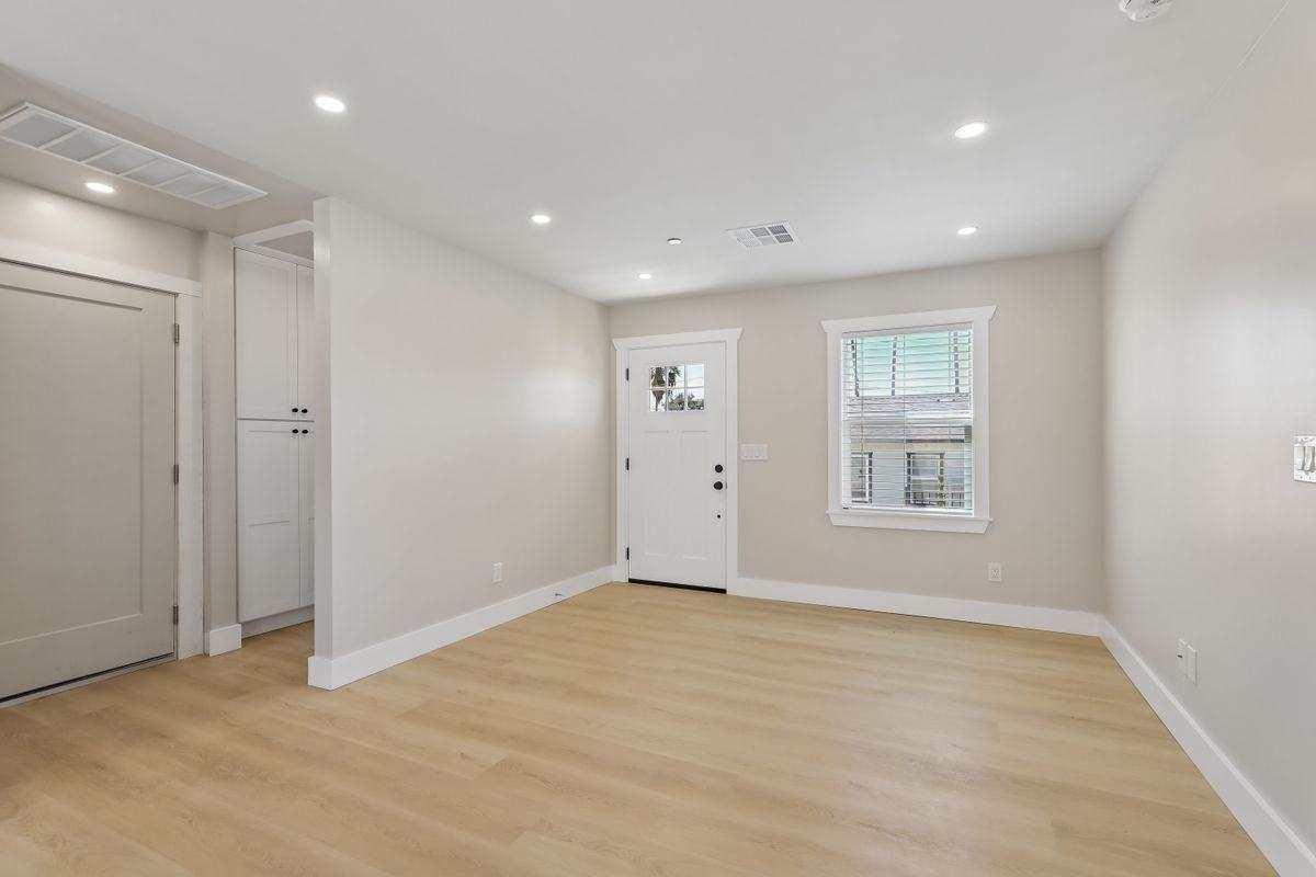 23 E Pine St - Photo 6 of 21