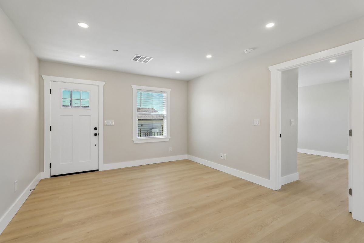 23 E Pine St - Photo 7 of 21