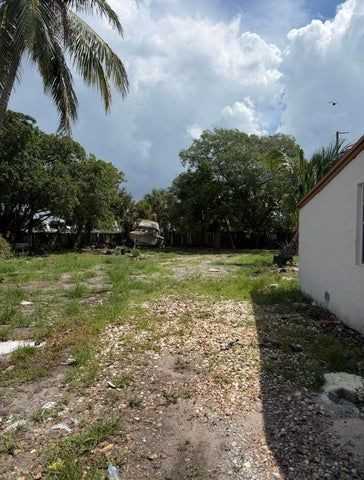 3411 Nw 9th Ct - Photo 3 of 3