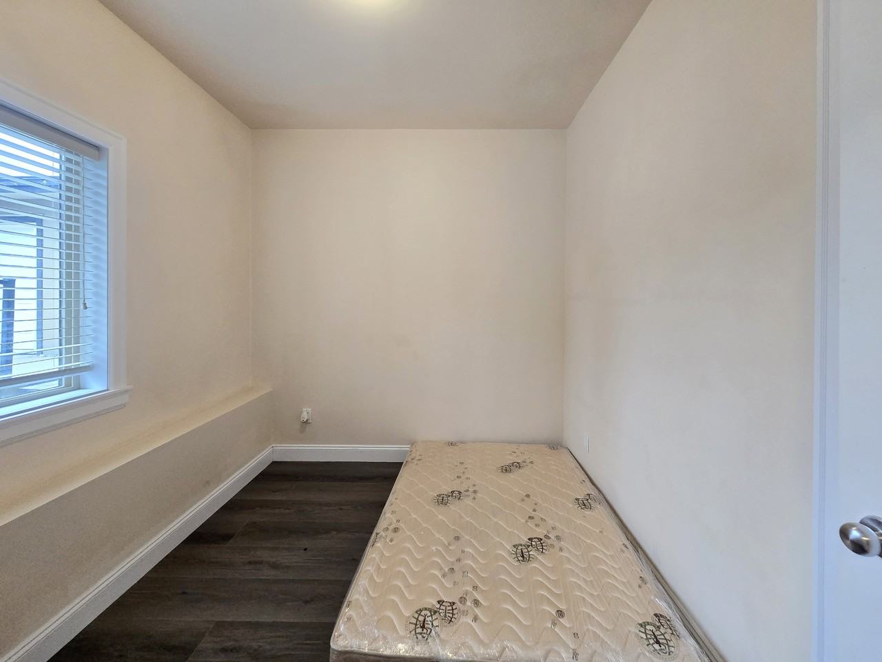 7322 Broadway - Photo 2 of 10