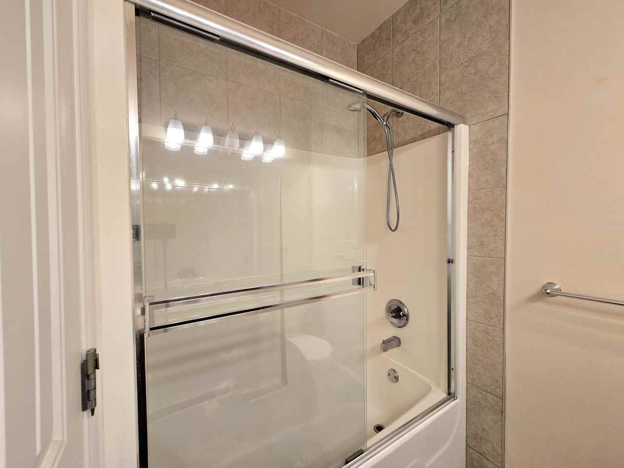 7322 Broadway - Photo 7 of 10
