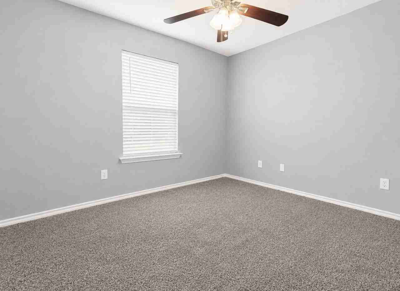 316 California Dr - Photo 2 of 9