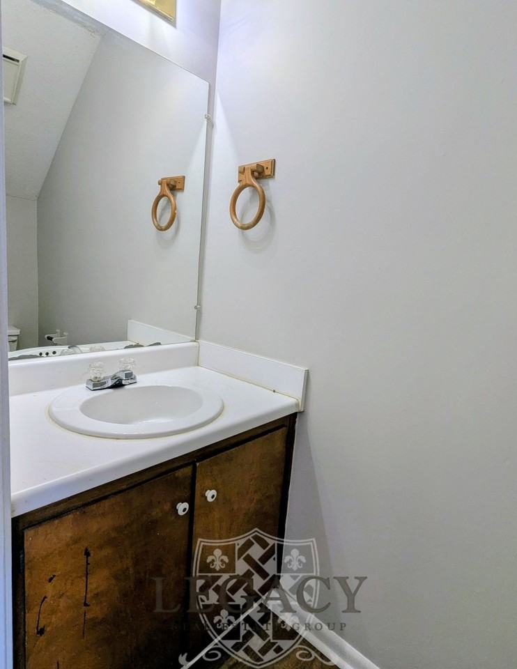 1034 Brookview Dr #C - Photo 6 of 9