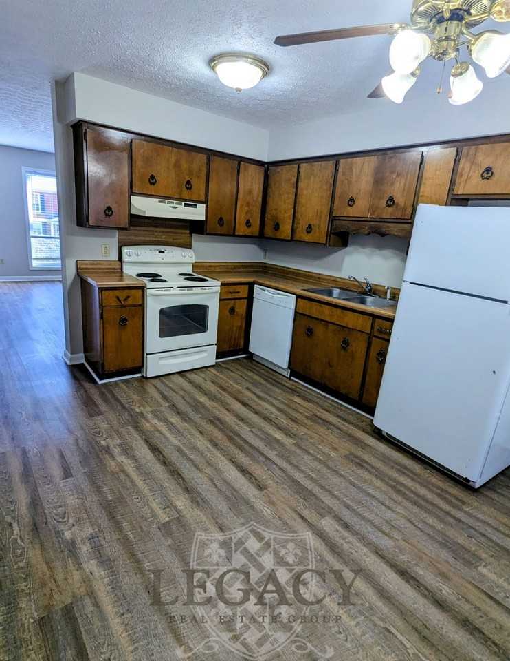 1034 Brookview Dr #C - Photo 3 of 9