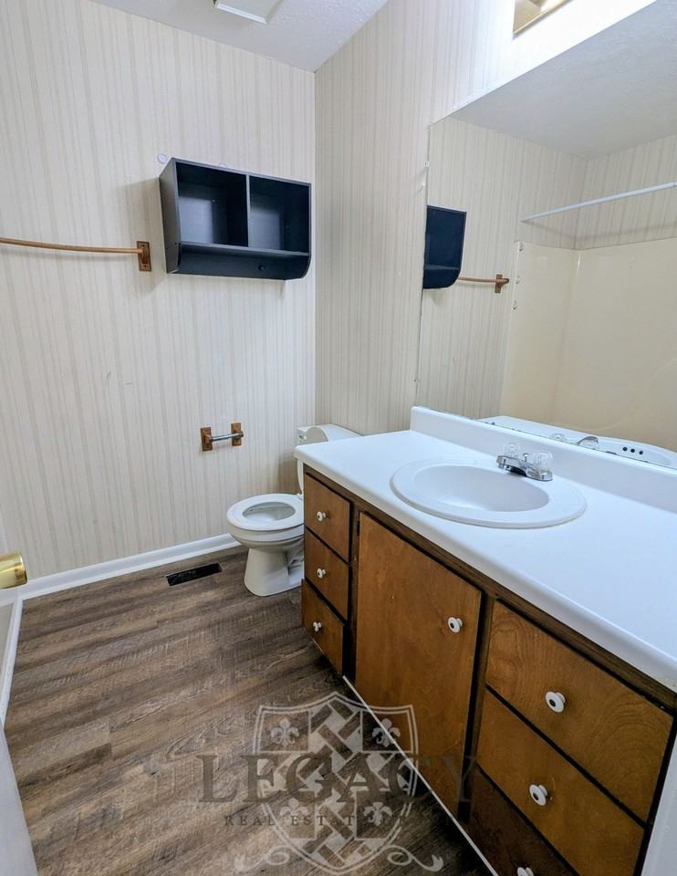 1034 Brookview Dr #C - Photo 5 of 9