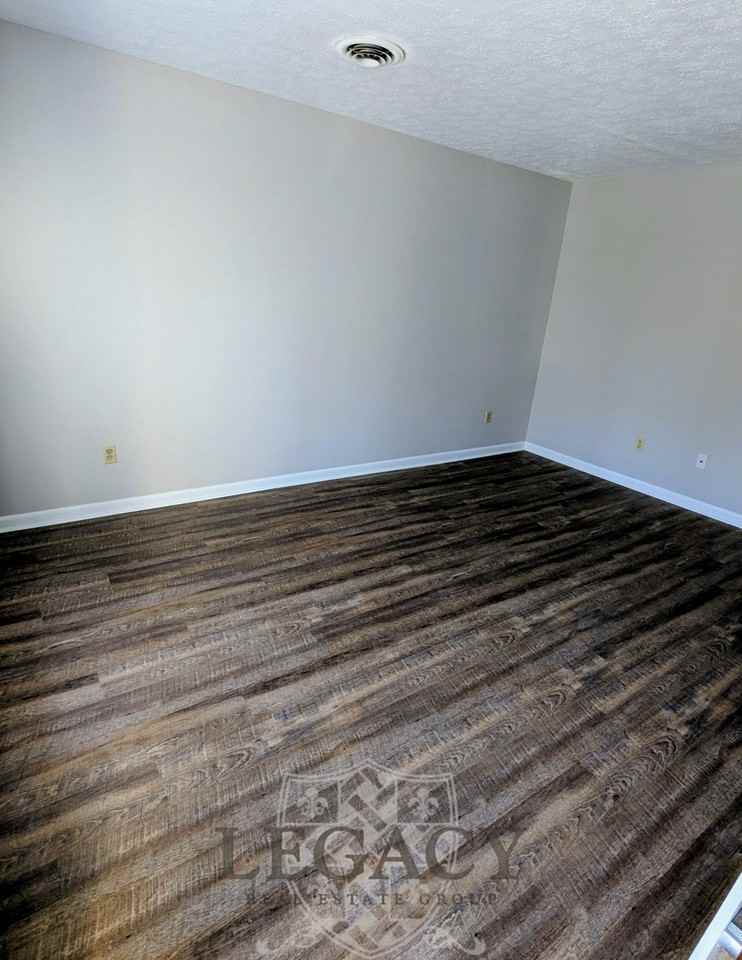 1034 Brookview Dr #C - Photo 7 of 9