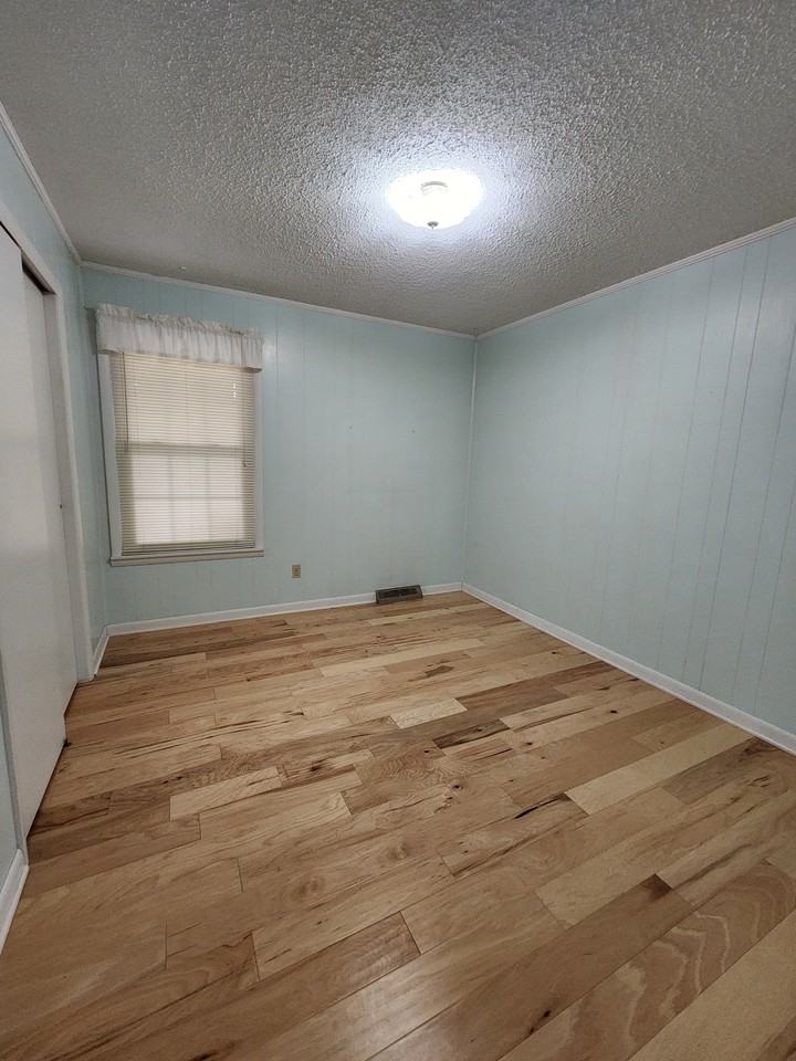 4914 S Grundy Quarles Hwy - Photo 3 of 10