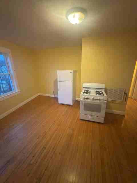3 Cutler St #3 - Photo 5 of 11