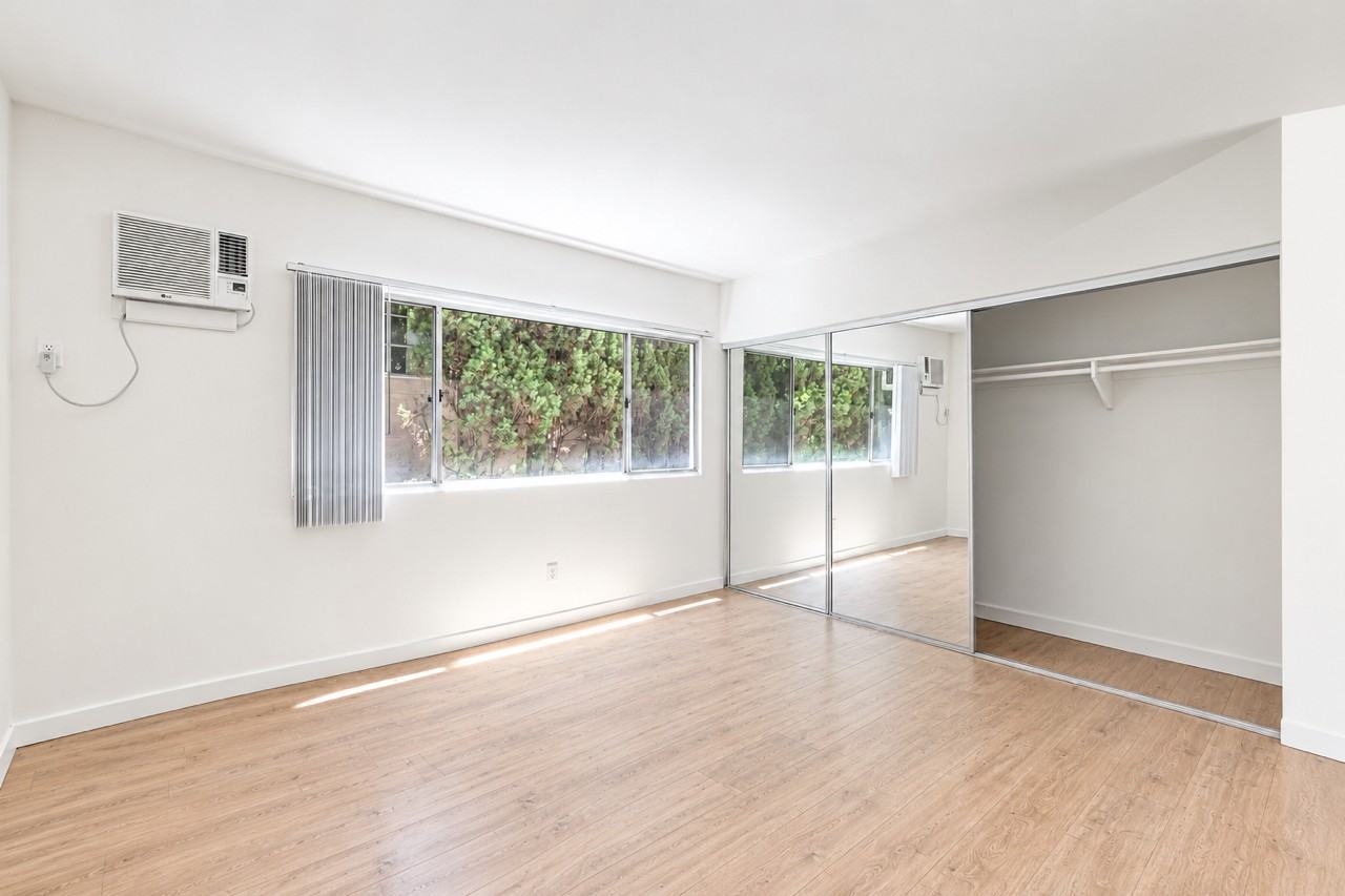 1327 N Laurel Ave - Photo 4 of 7