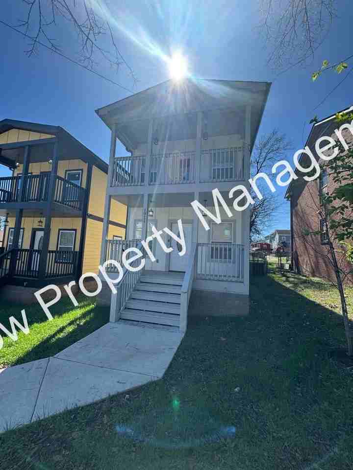 1911 Hermosa St - Photo 2 of 31