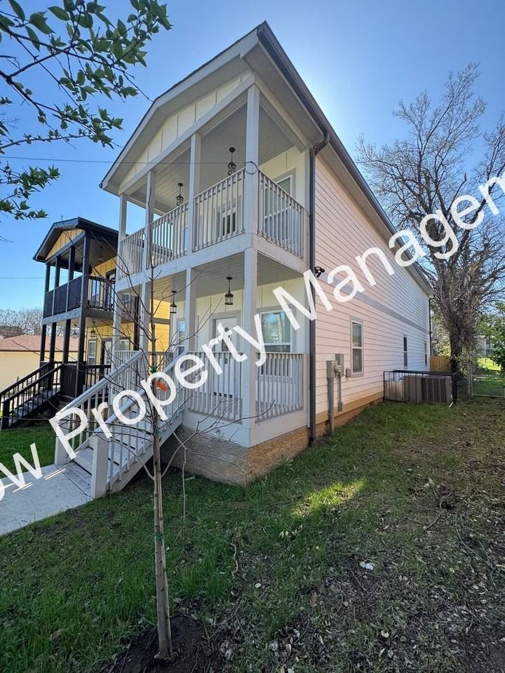 1911 Hermosa St - Photo 3 of 31
