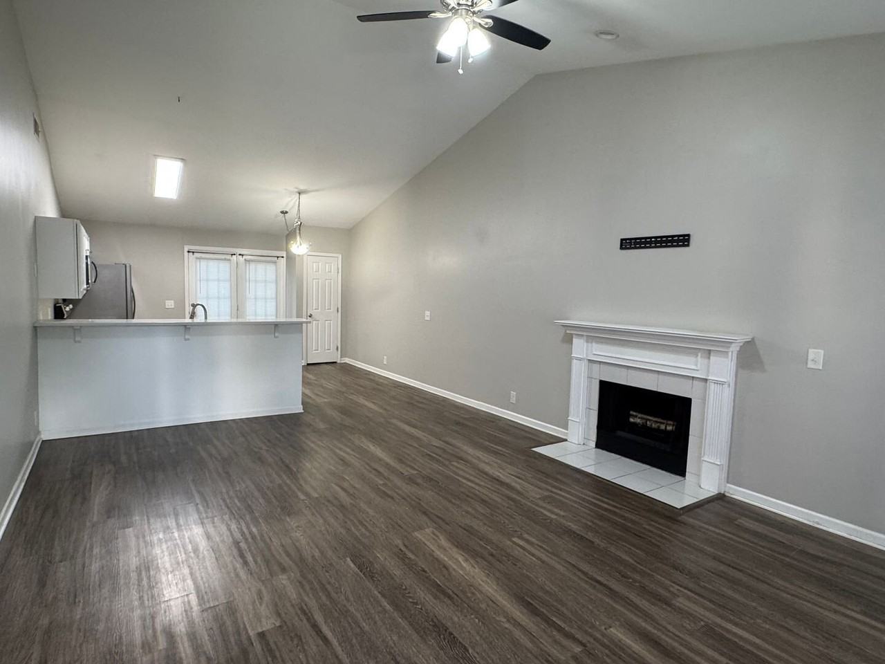 1117 S Hampton Close - Photo 3 of 22