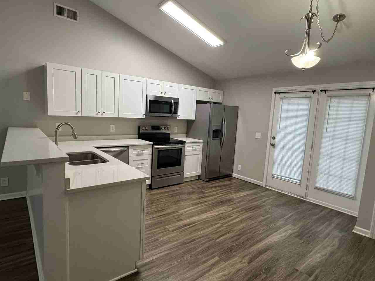 1117 S Hampton Close - Photo 5 of 22